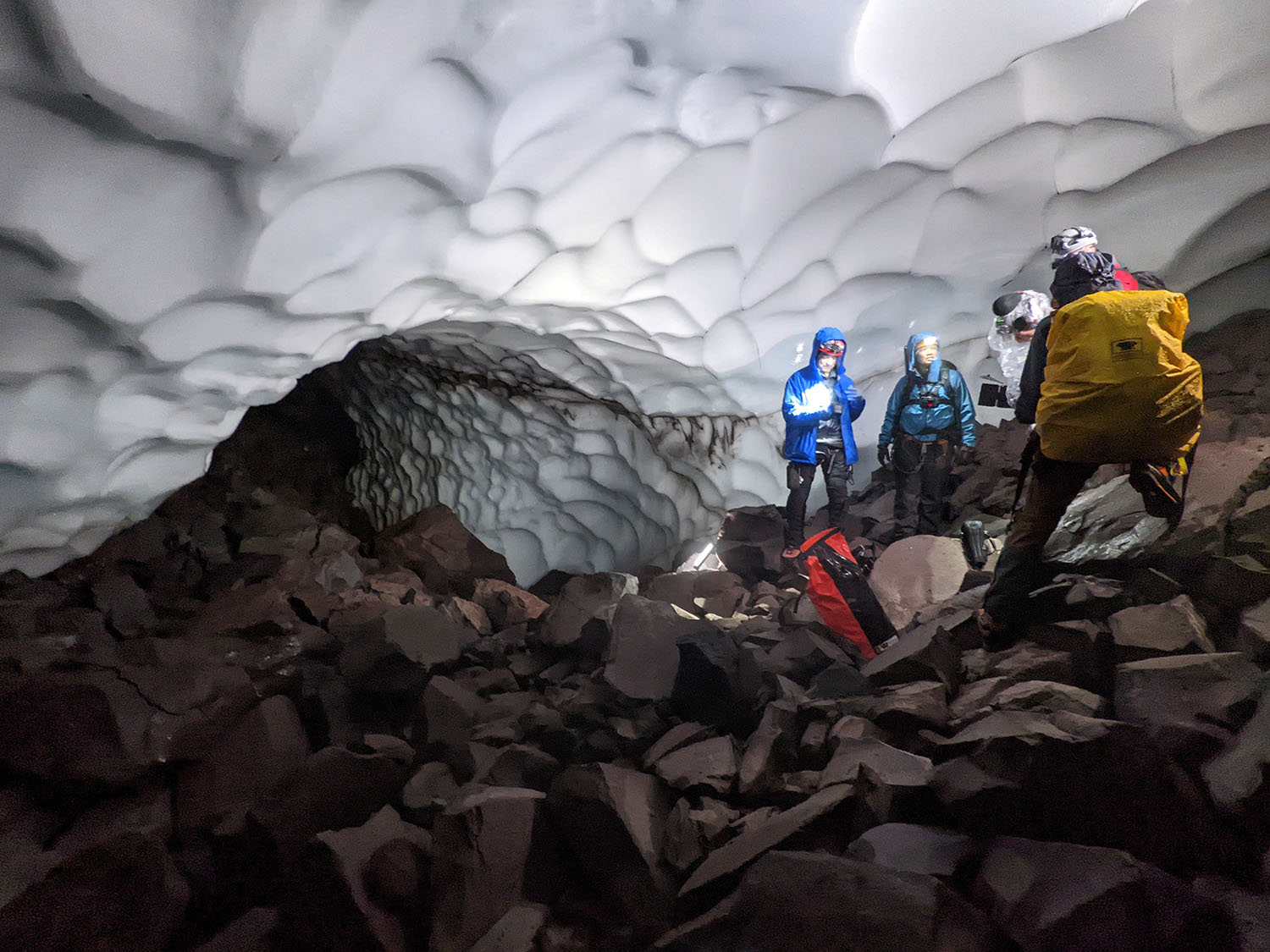 July 2022 expedition at Mt St Helens. Prof Roberto Anitori is on the left, in the blue jacket.